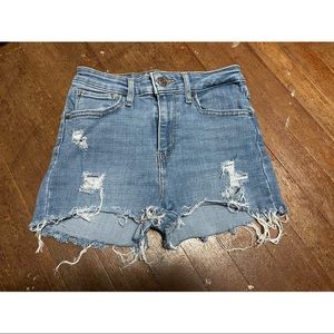 Distressed Levi 721 shorts